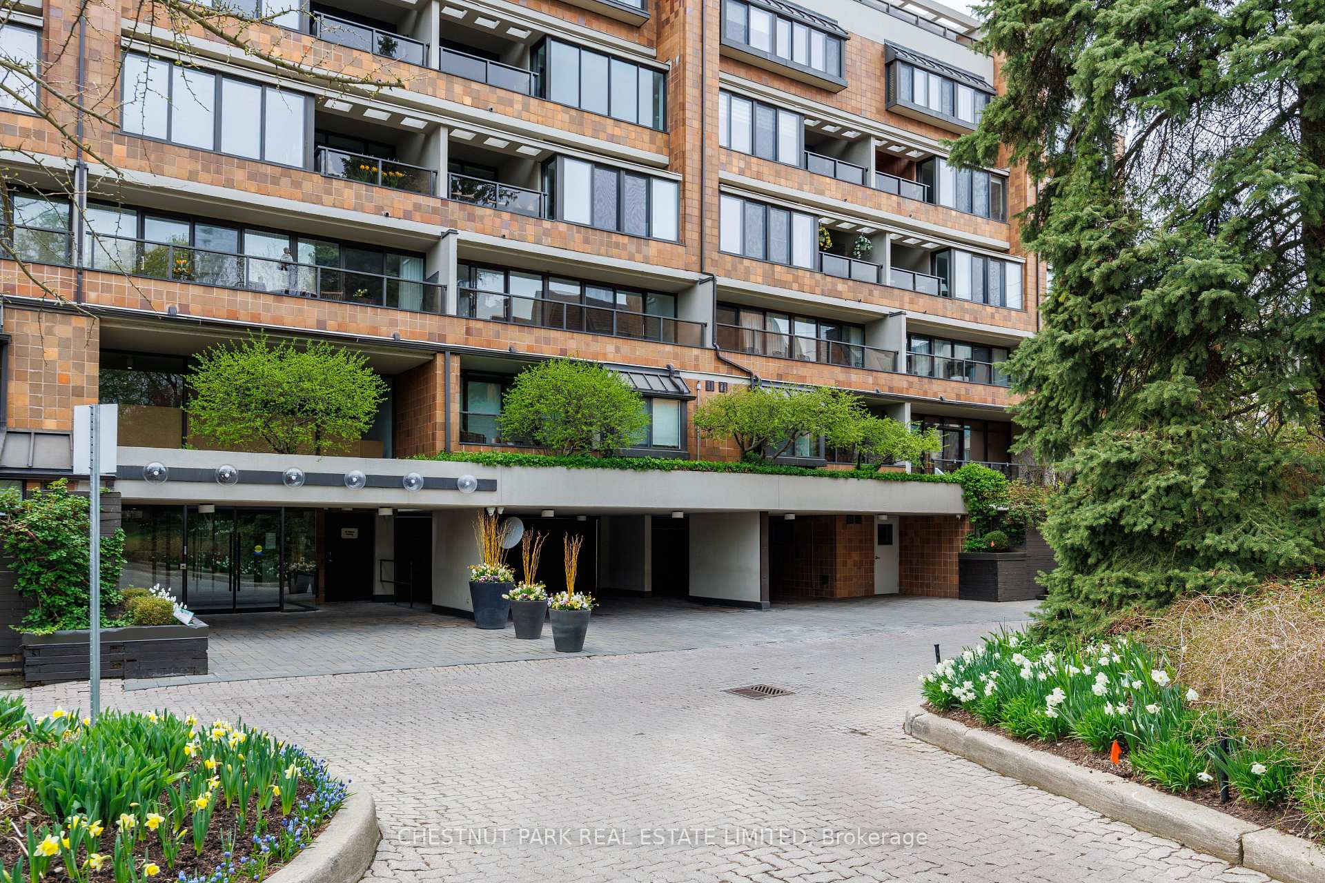 40 Oaklands Avenue - C12127822- $925,000